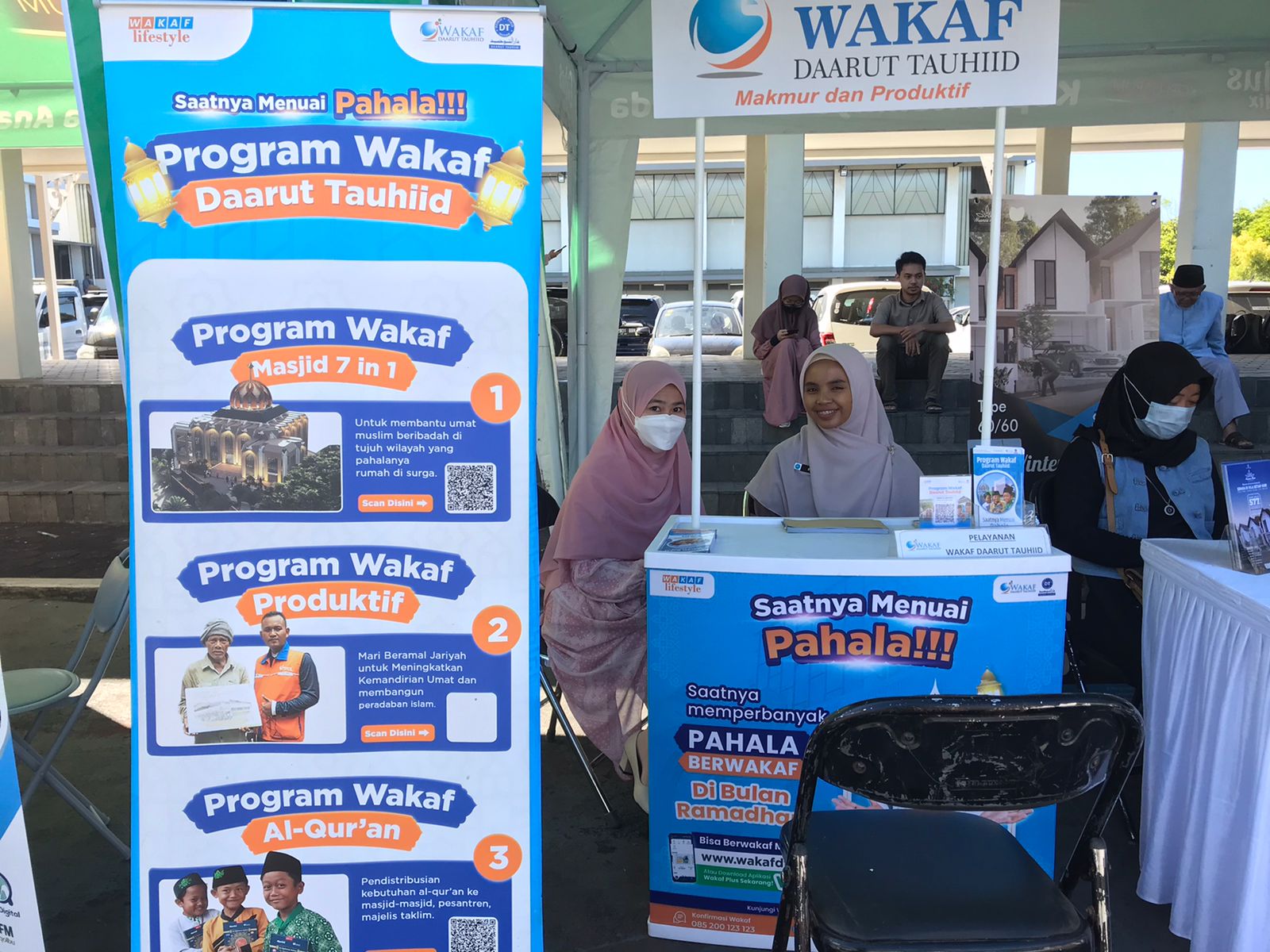 Wakaf DT Buka Stand Layanan Program Wakaf Di Acara Wisuda Serentak