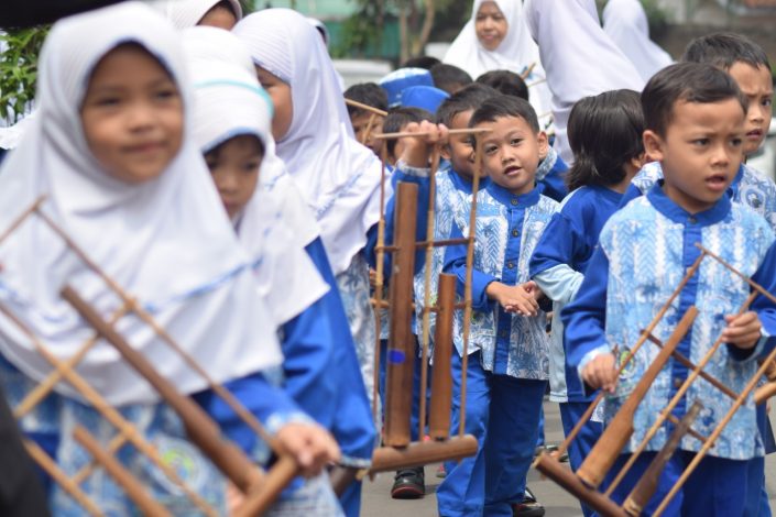 TK Khas DT Gelar Pelepasan Santri - Pondok Pesantren Daarut Tauhiid - Implementasi Permainan Tradisional Dalam Membangun Pendidikan Karakter