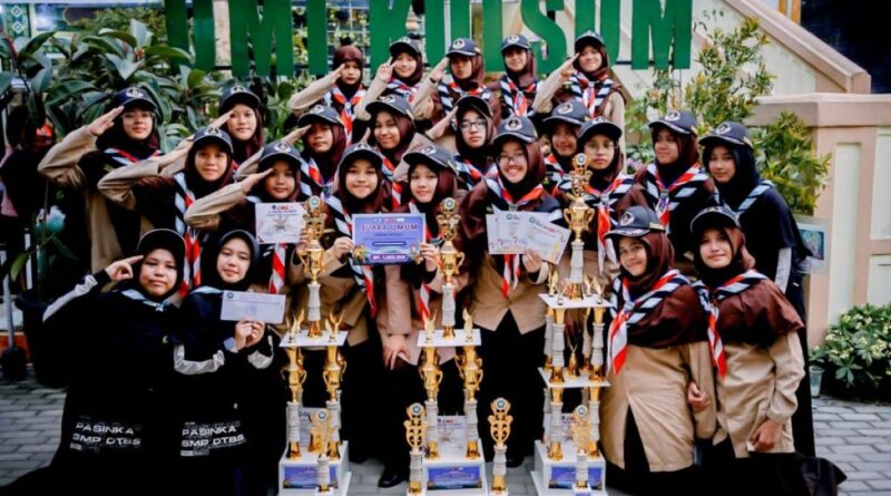 smp dtbs putri juara LKB30 Scout