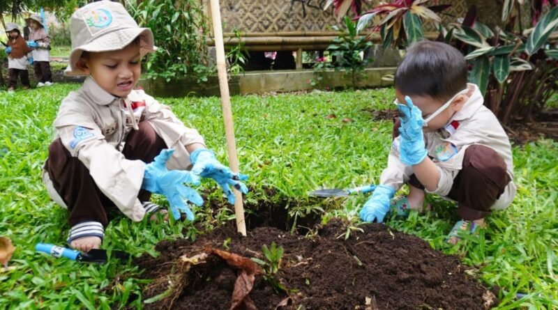 SPS Eco Pesantren Peringati hari pohon sedunia